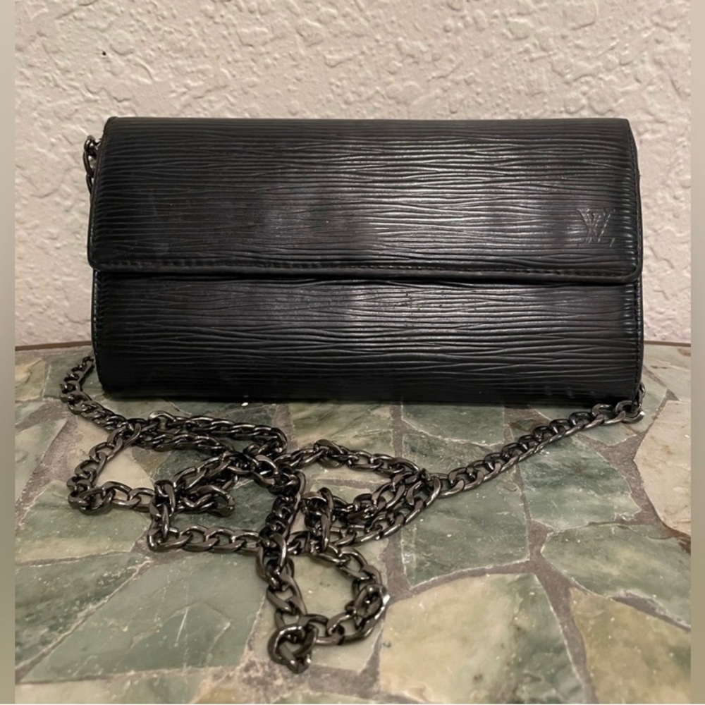 Authentic Louis Vuitton Epi Portefeuille Sarah Wallet M63742